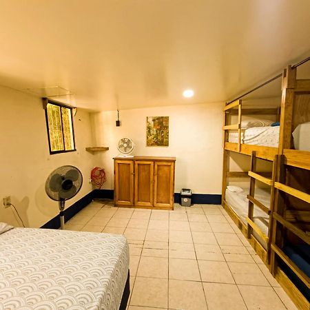 Hostal El Rio León エクステリア 写真