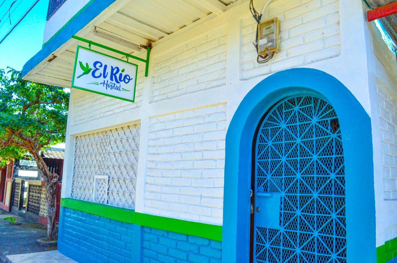 Hostal El Rio León エクステリア 写真