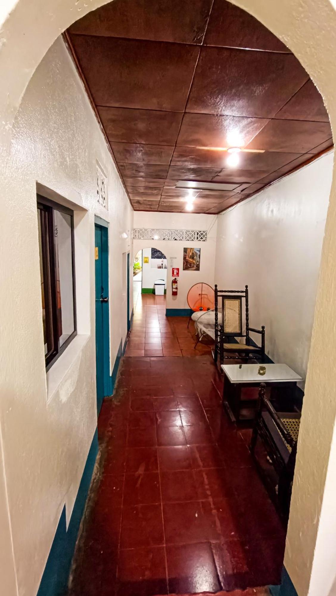 Hostal El Rio León エクステリア 写真