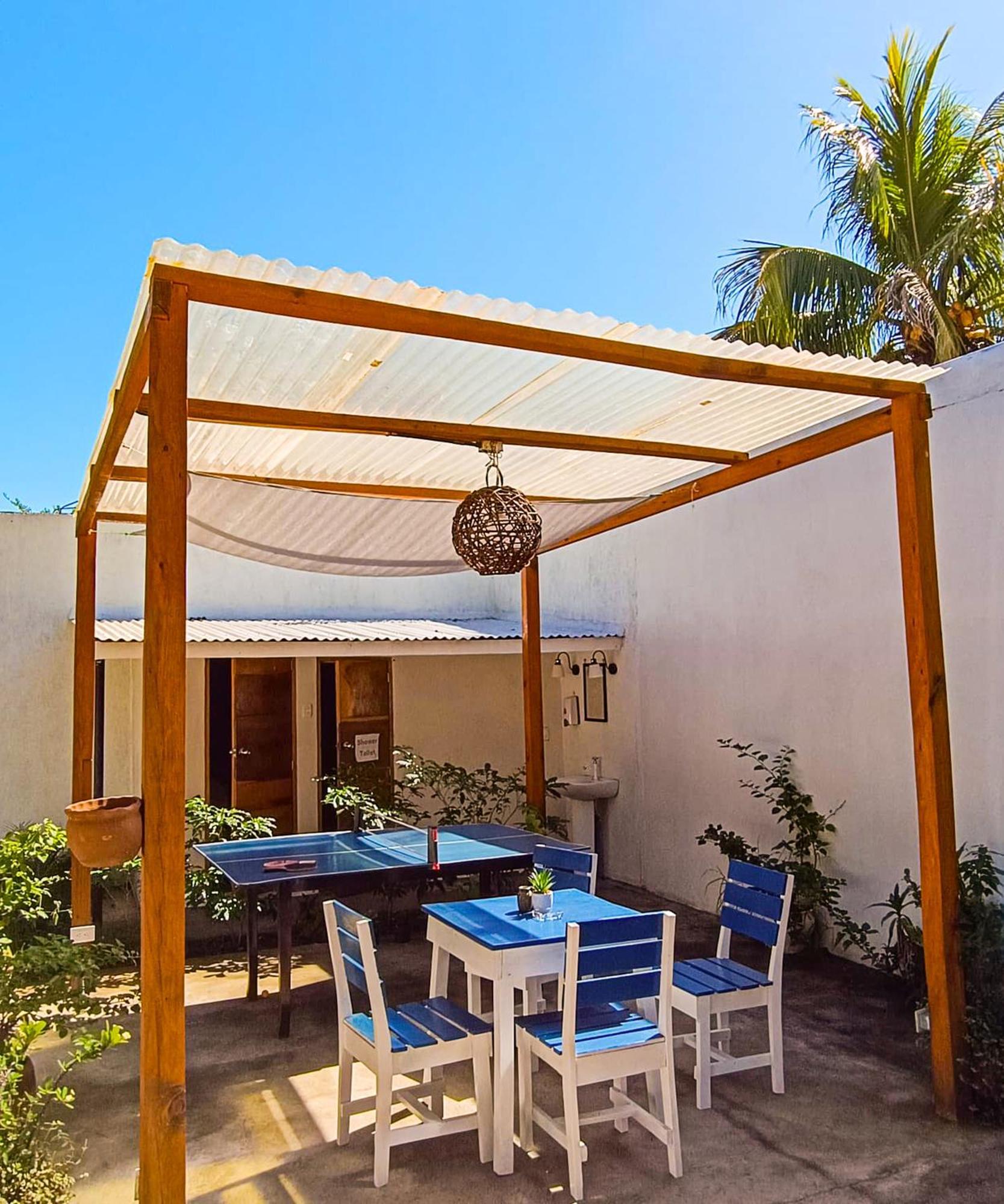 Hostal El Rio León エクステリア 写真