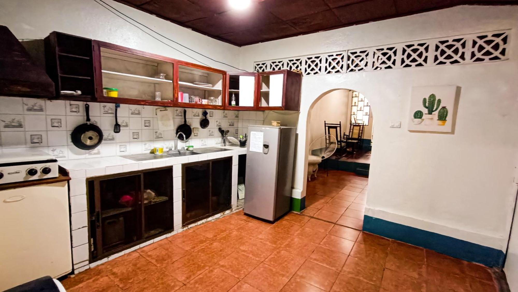 Hostal El Rio León エクステリア 写真