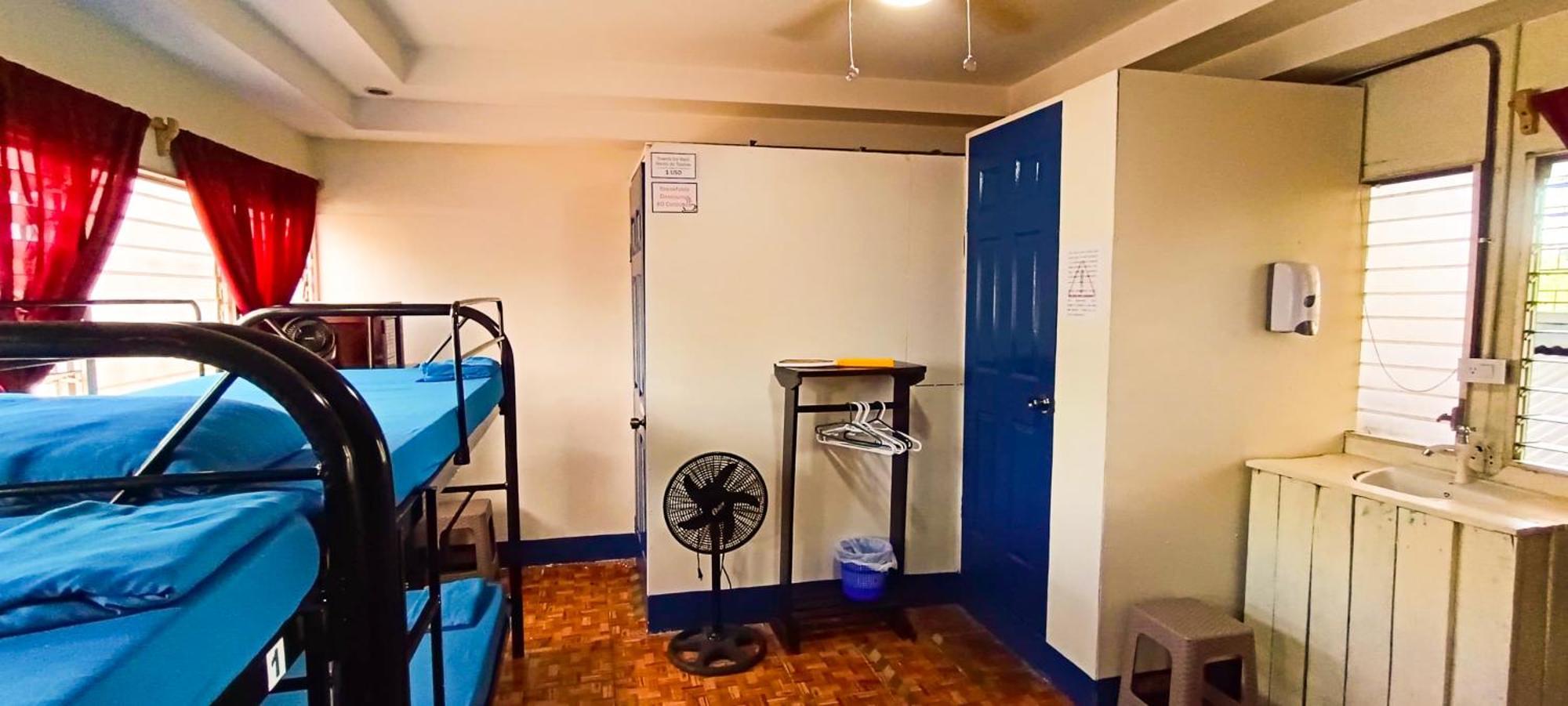 Hostal El Rio León エクステリア 写真