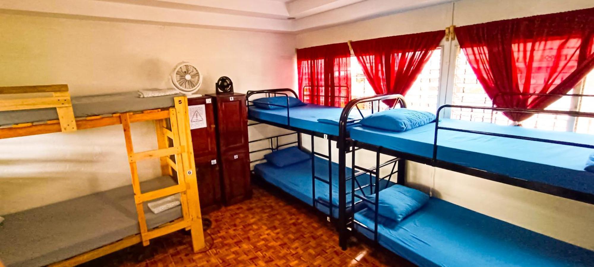 Hostal El Rio León エクステリア 写真