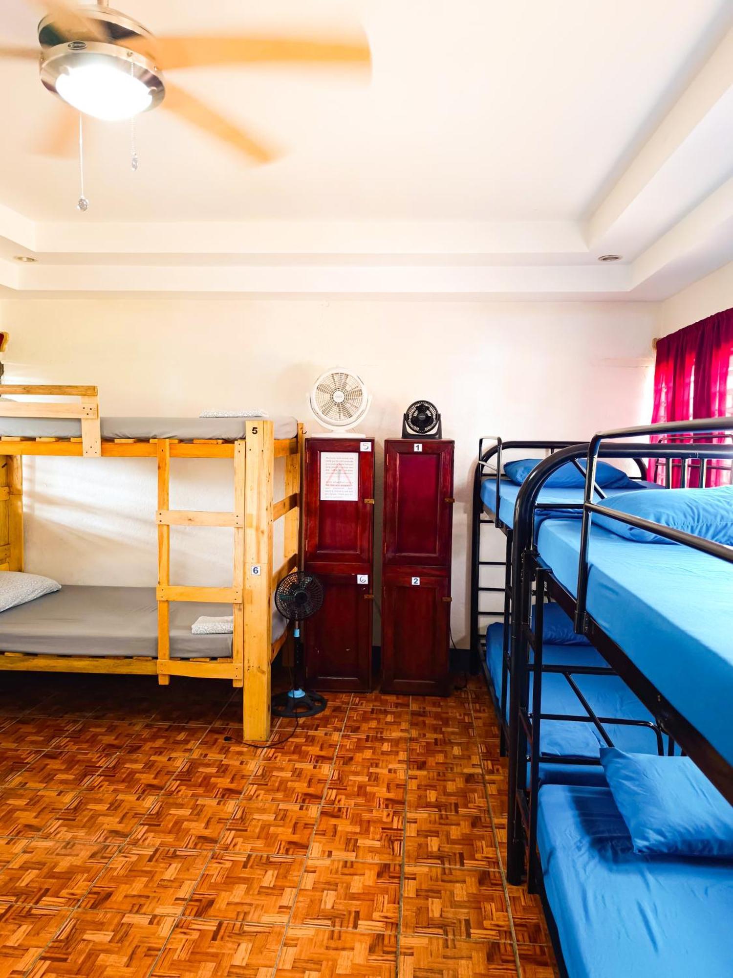Hostal El Rio León エクステリア 写真
