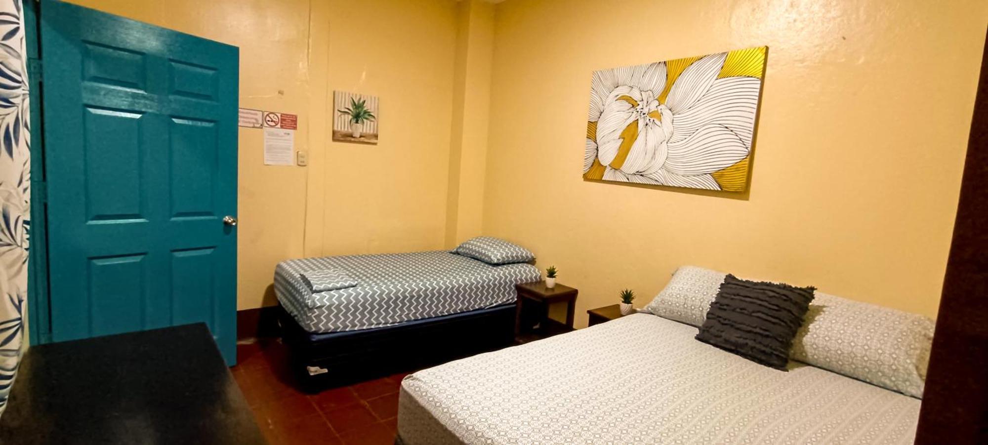 Hostal El Rio León エクステリア 写真