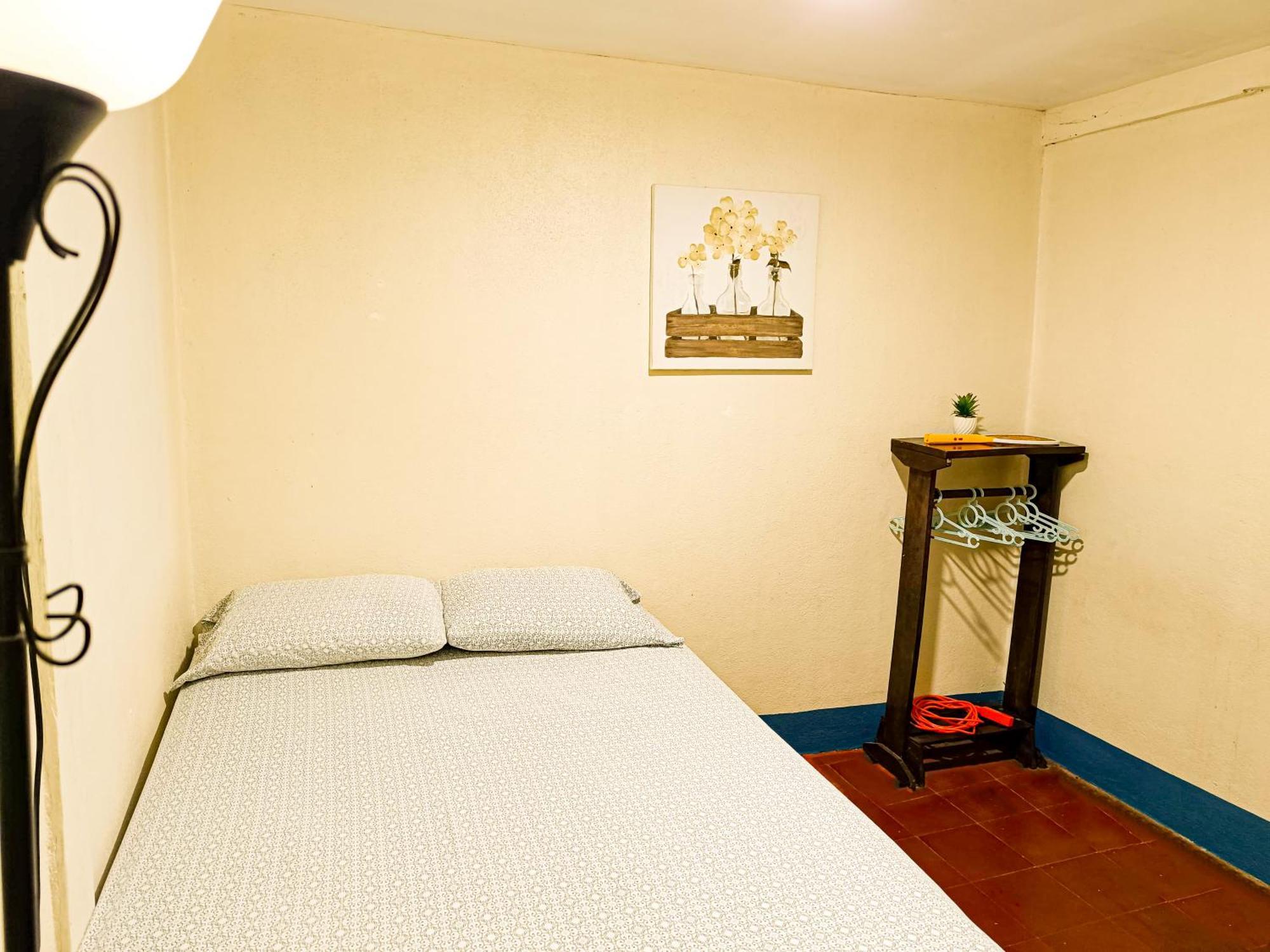 Hostal El Rio León エクステリア 写真