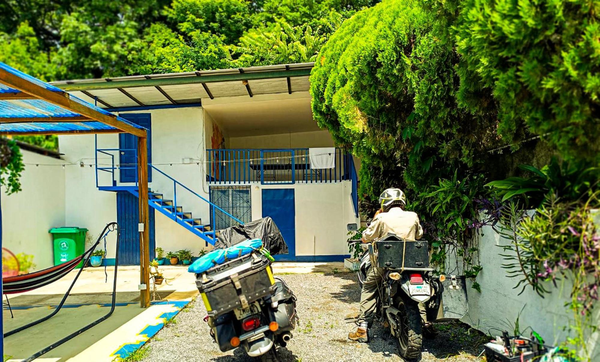 Hostal El Rio León エクステリア 写真