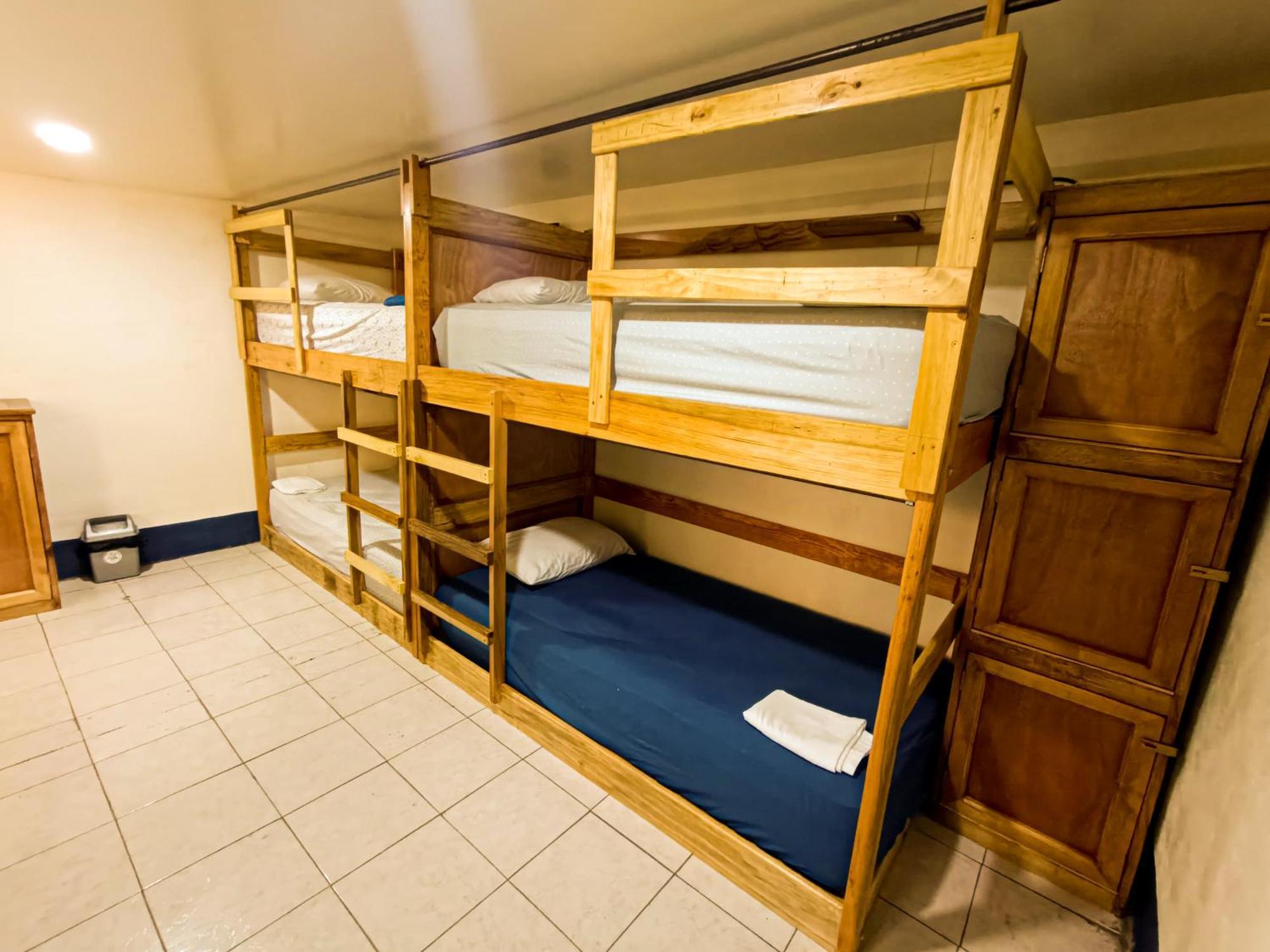 Hostal El Rio León エクステリア 写真