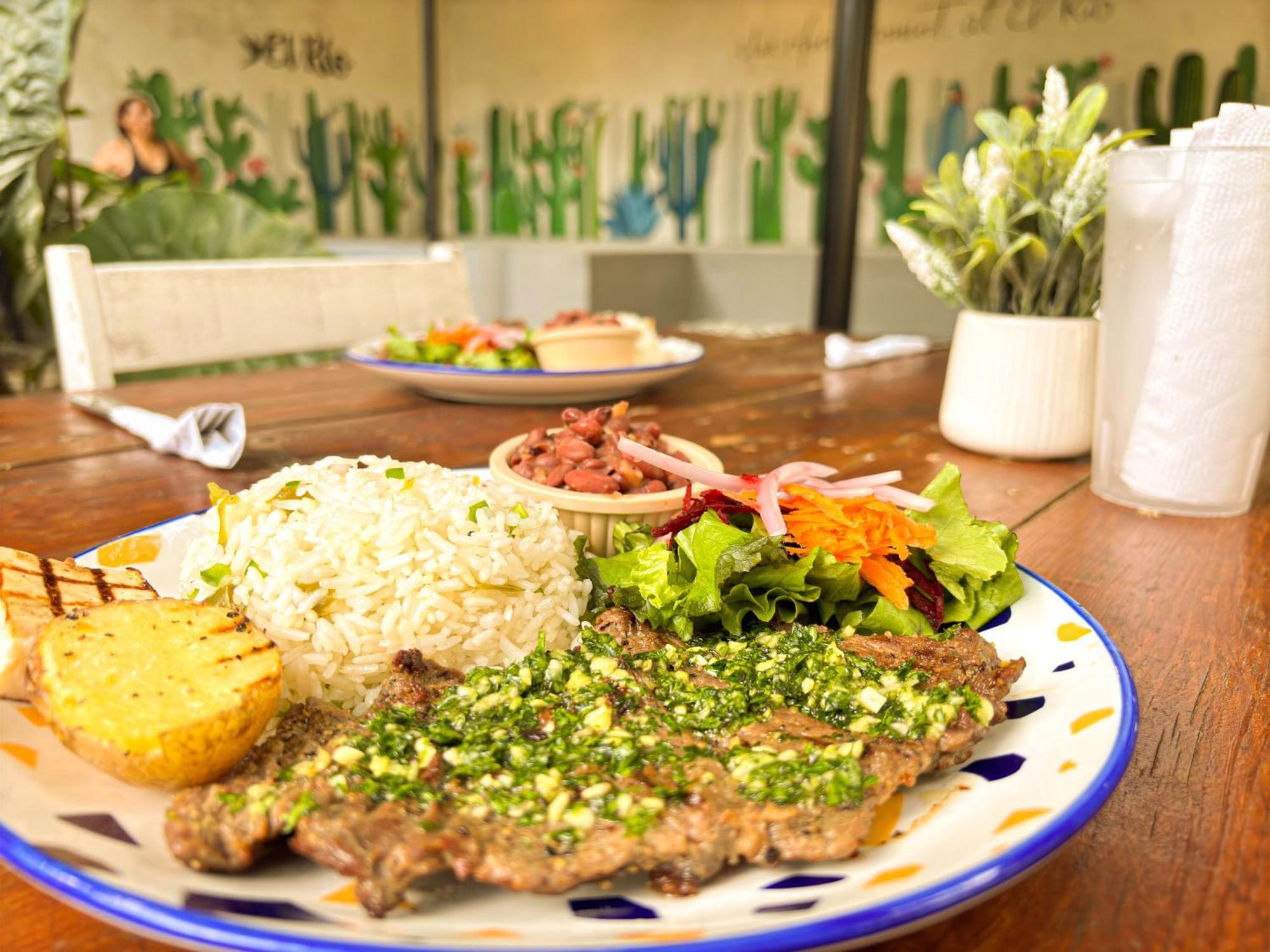 Hostal El Rio León エクステリア 写真